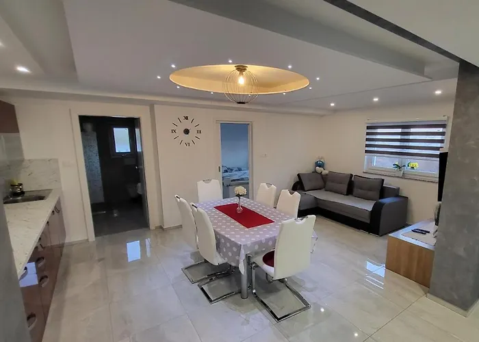 Apartma Lara